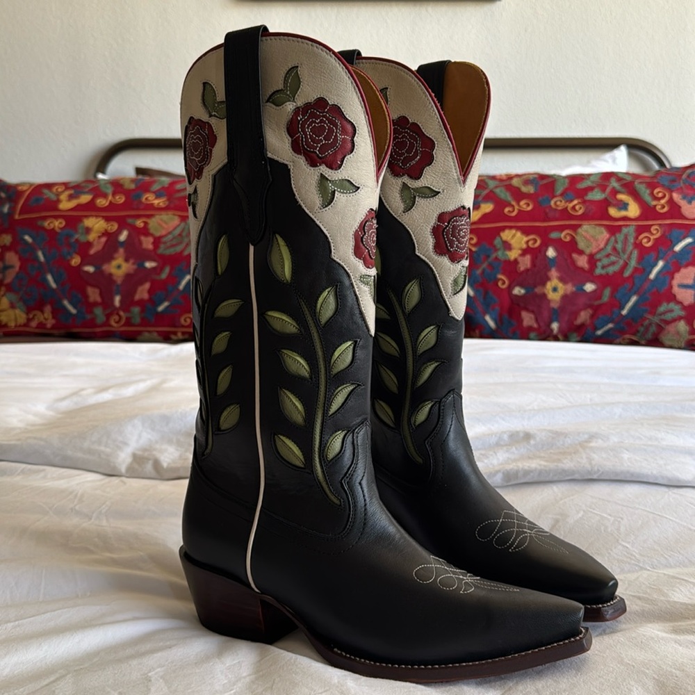 The Annie Roses in Midnight/ Bone Cowhide